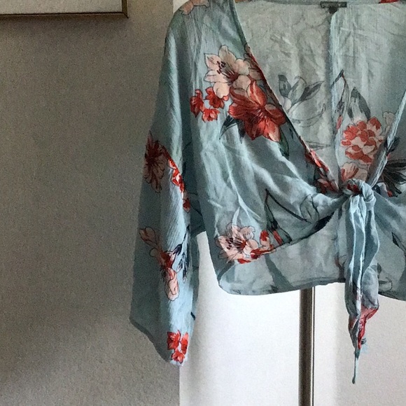 Flower tie shirt - Picture 2 of 3